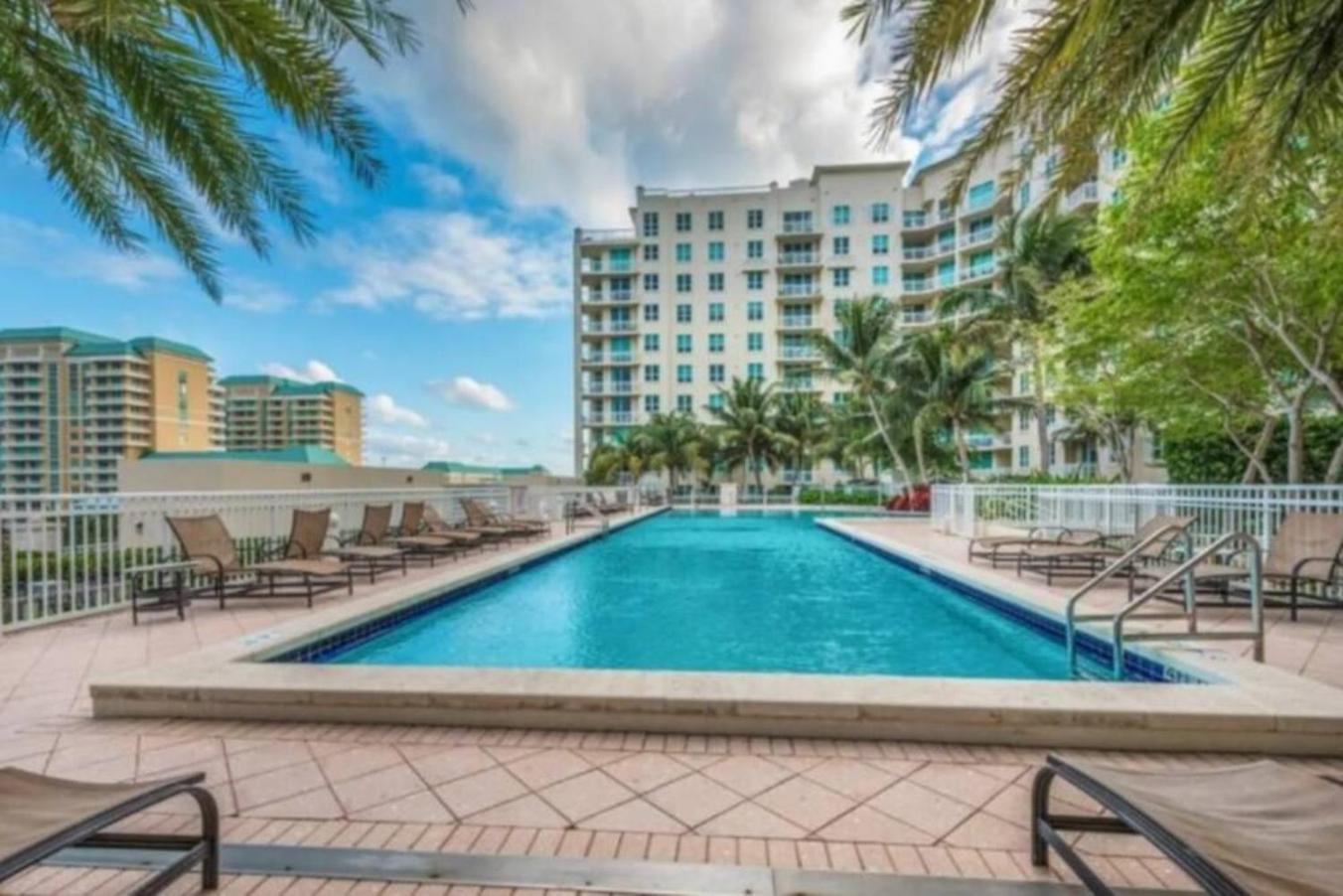 Apartment In Casa Costa Condo!Beach Pass Included Boynton Beach Exteriör bild